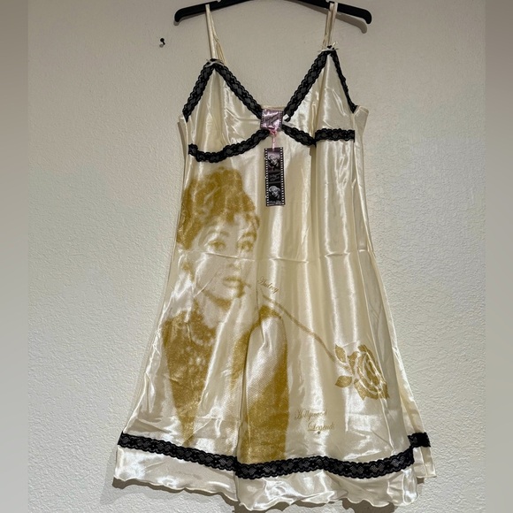 Hollywood Legends | Audrey Hepburn Ivory Chemise NWT - Picture 1 of 4